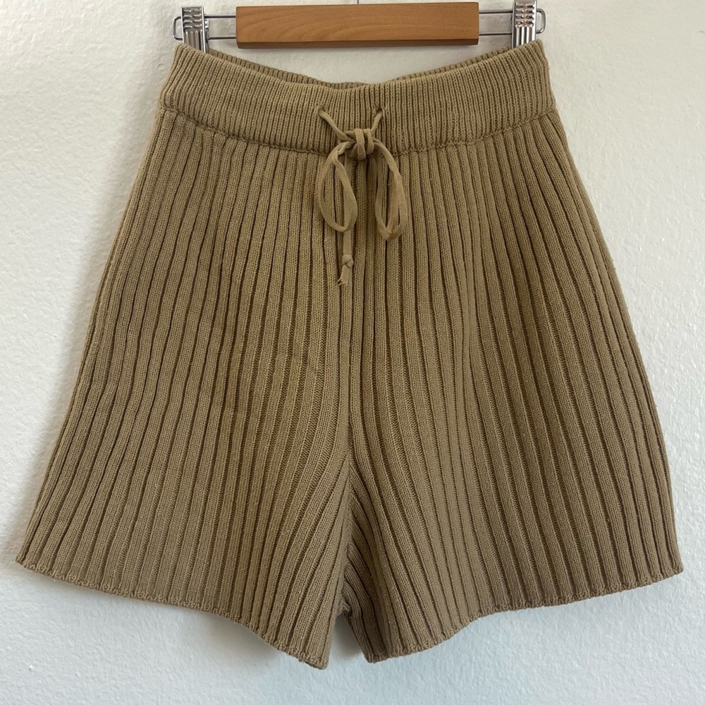 Ribbed Knit Beige/Tan Shorts, Size Small